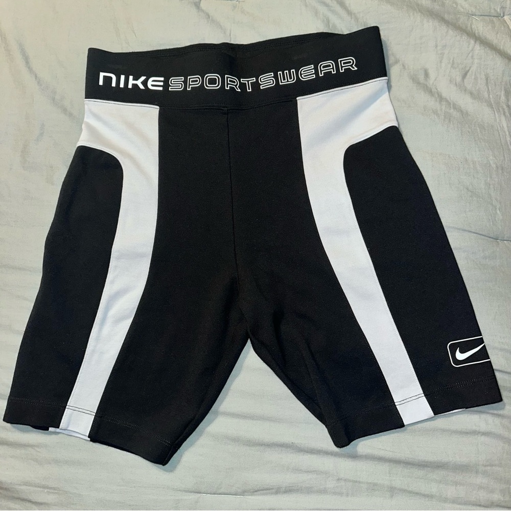 Nike Sportswear Womens Biker Shorts Black White‎ Colorblock CZ9771-010 Small